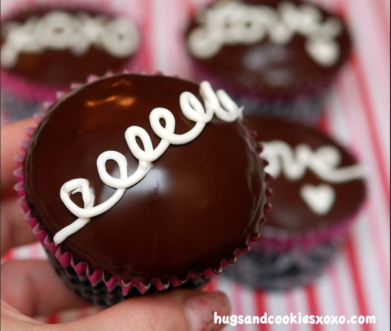 HOMEMADE COPYCAT HOSTESS CUPCAKES...ONLY YUMMIER!!!