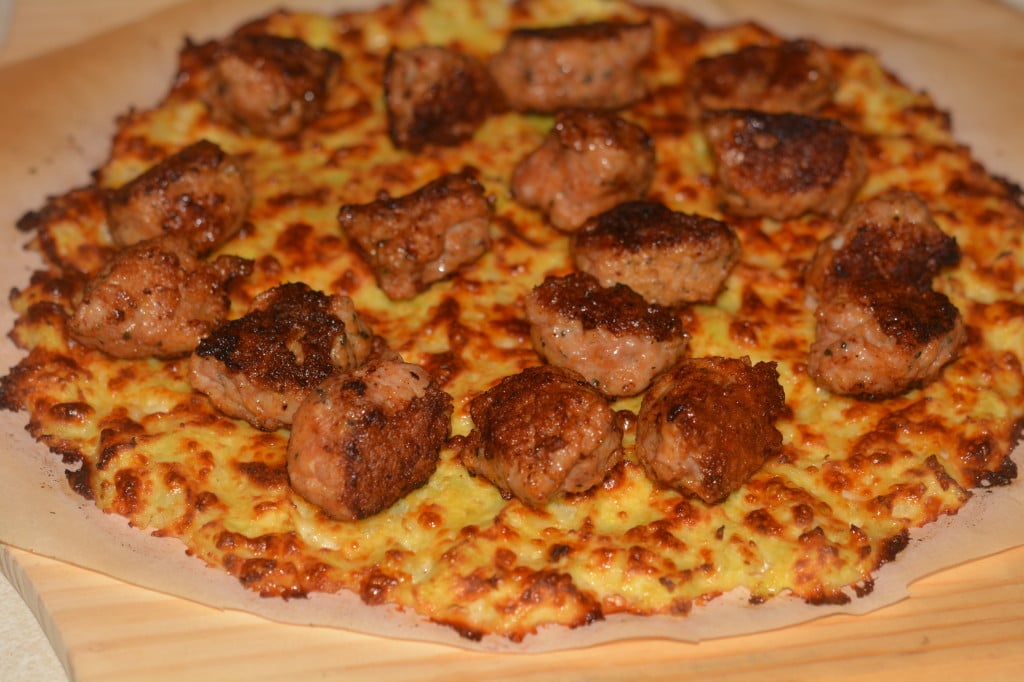 cauliflower pizza with sausge and kale chips