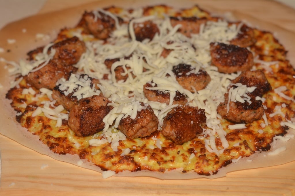 cauliflower pizza with sausge and kale chips