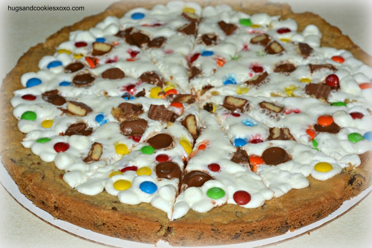 cookie pizza candy