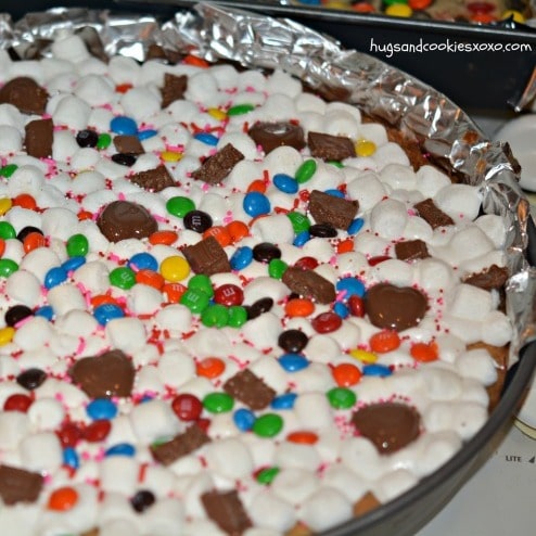 deep dish candy cookie pizza