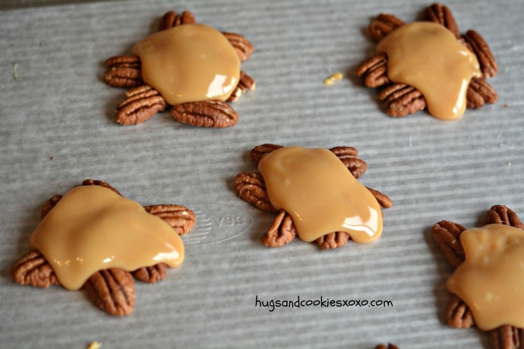 Toasted Pecan Turtle Clusters - Hugs and Cookies XOXO