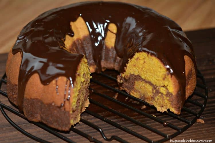 pumpkin bundt cake sliced