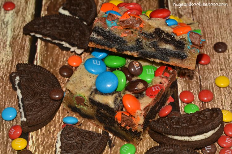 m and m oreo chunk cookie bars