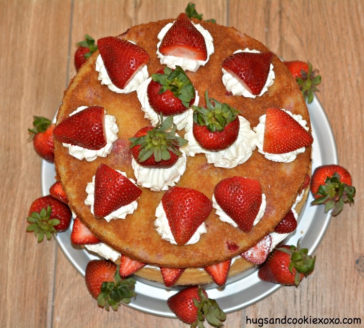 strawberry cheesecake top cake