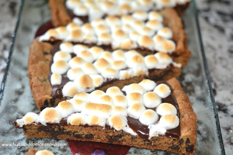 smores cookie pizza sliced