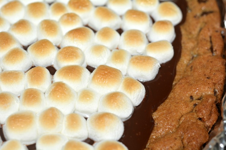 smores cookie pizza