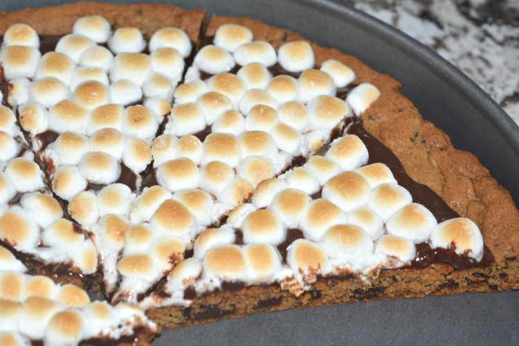 smores deep dish cookie pizza