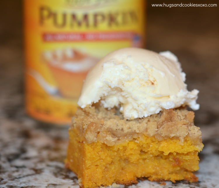 pumpkin-crumb-cake-ice-cream