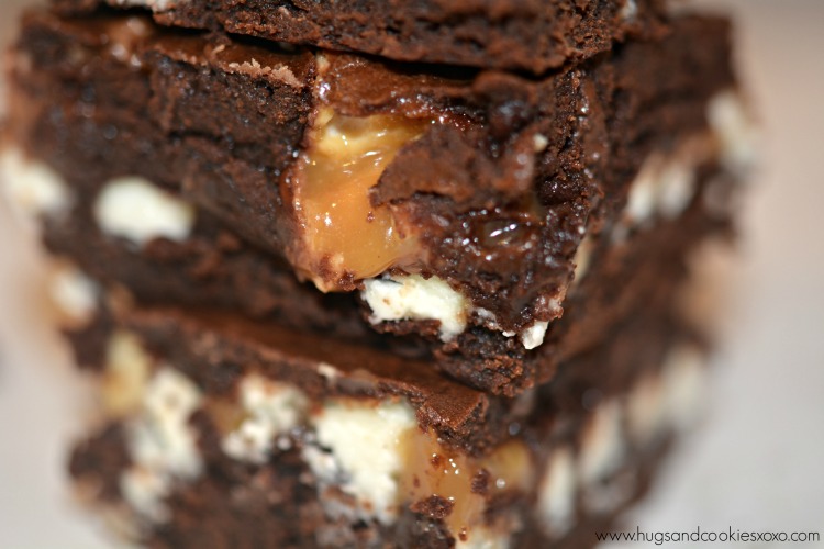 snickers-caramel-white-chocolate-chip-brownies