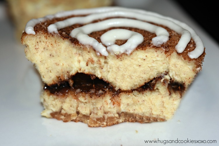 cinnamon-roll-mini-cheesecake