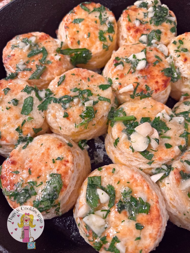 Copycat Red Lobster Cheddar Garlic Biscuits